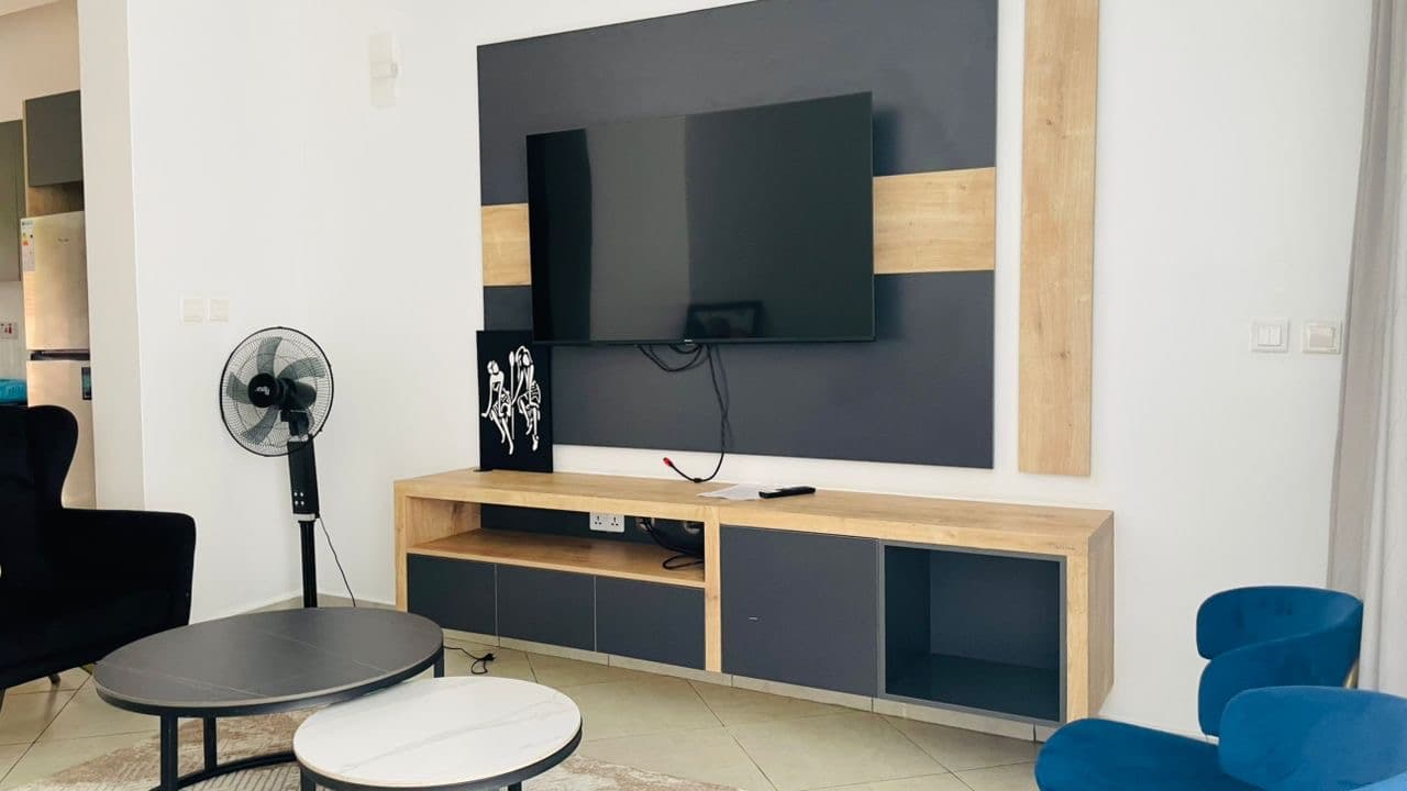 One-Bedroom Apartment photo 2